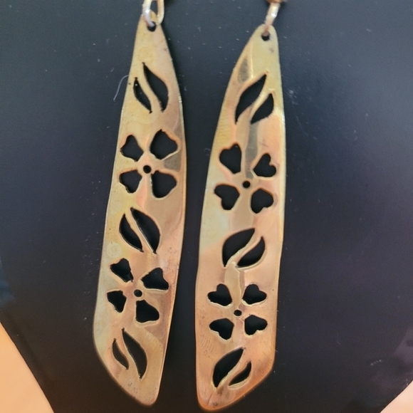 Vintage Brass Cut Out Dangle Earrings - Picture 3 of 4